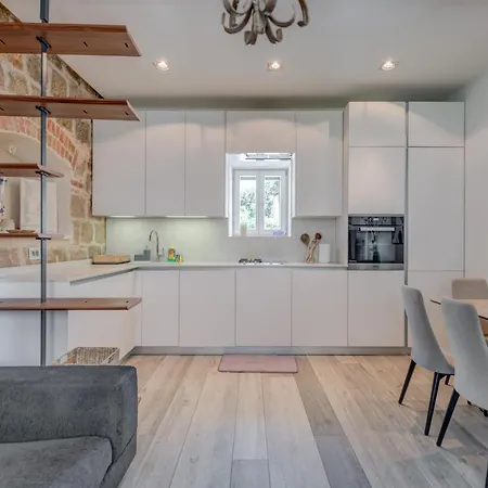 Funky Donkey Apartment *