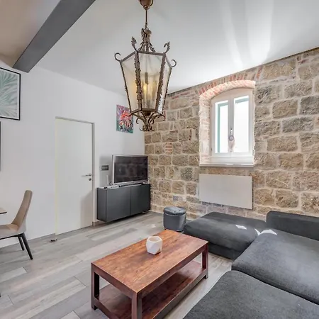 Funky Donkey Apartment Split