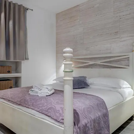 Funky Donkey Apartment Split