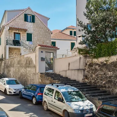 Funky Donkey Apartment Split