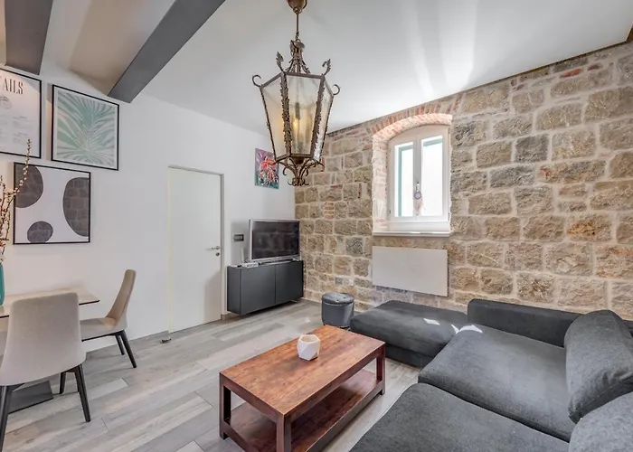 Funky Donkey Apartment Split